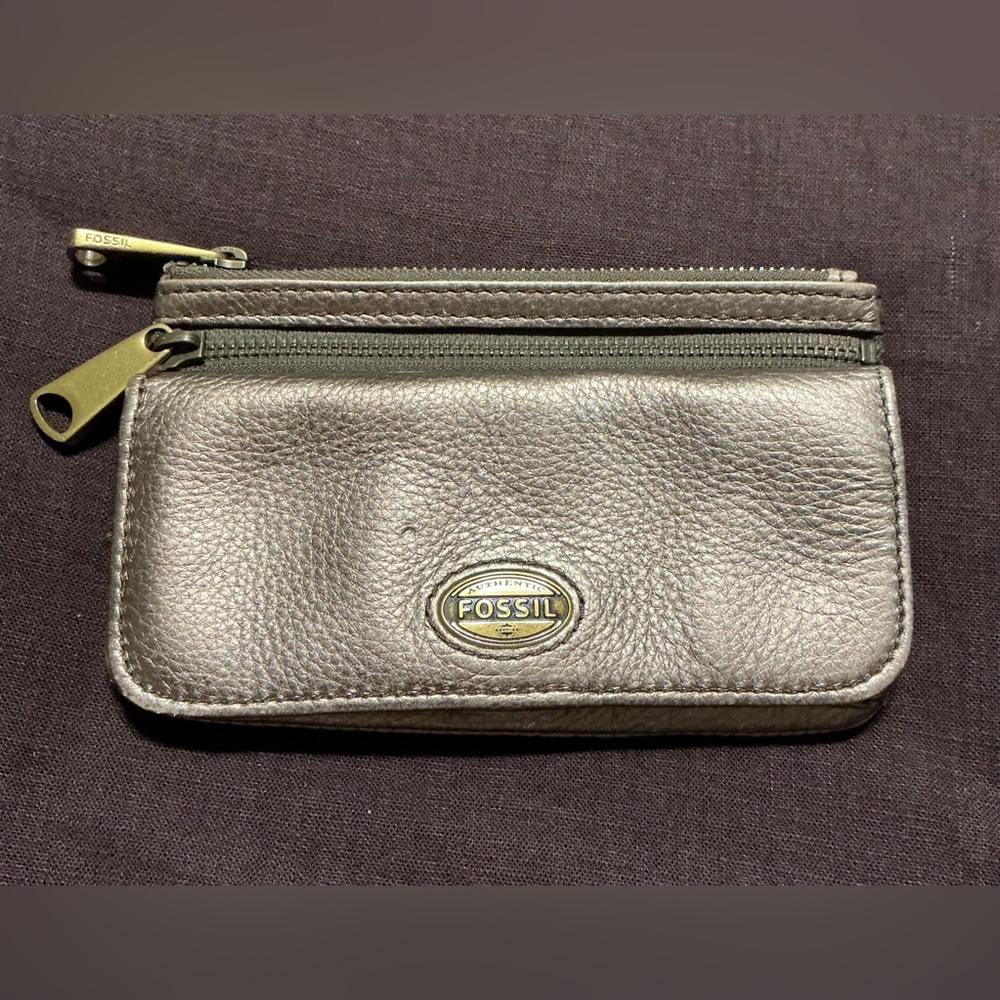 Women’s Fossil Gold-Tone Leather Wallet